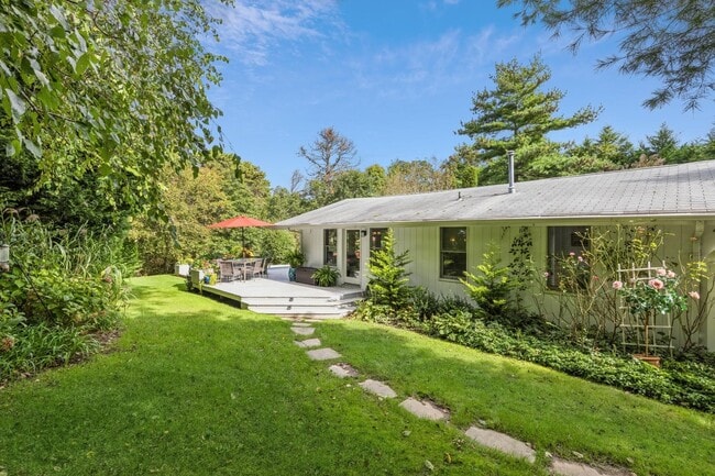 Photo - 21 Hillover Rd E
