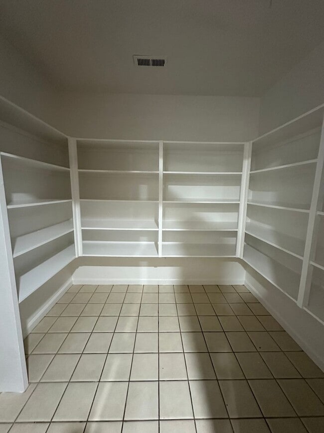 Building Photo - Entertainer delight rental home located in ''The Lakes'' subdivision coming soon!