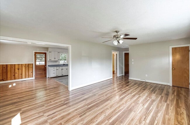 Photo - 205 Switzer Rd