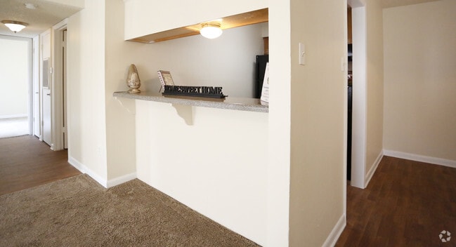 2BR/2BA -950SF