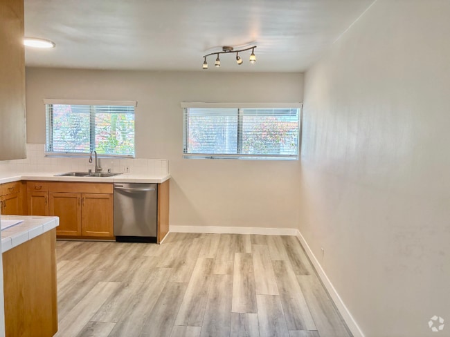 Building Photo - 812 Westmount Dr Rental