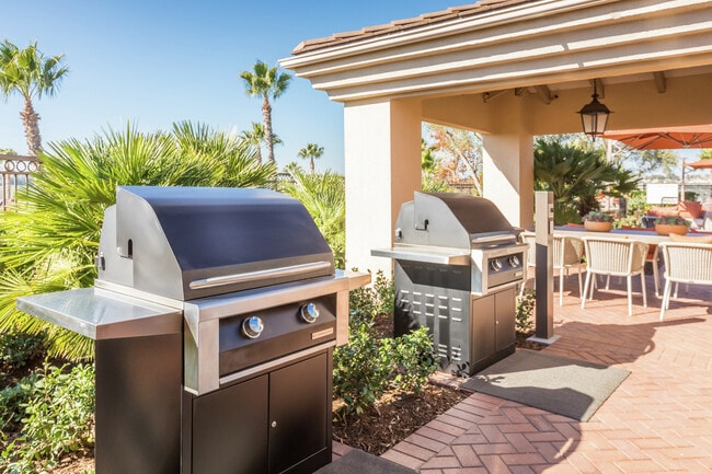 Vista Real Apartment Homes