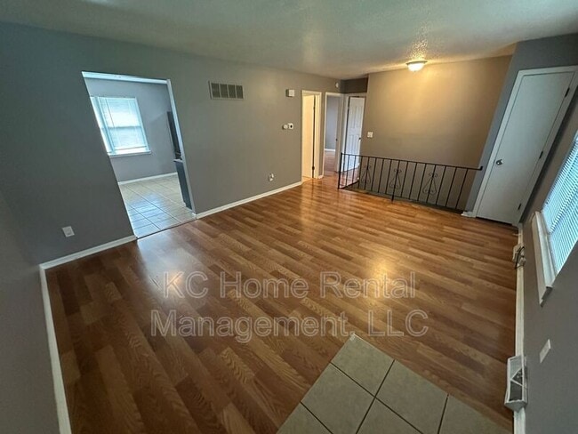 Photo - 420 N Jennings Rd