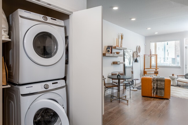 Scheme 1 Apartment with In-home Washer and Dryer