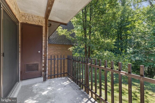 Building Photo - 11611 Vantage Hill Rd Unit 11B