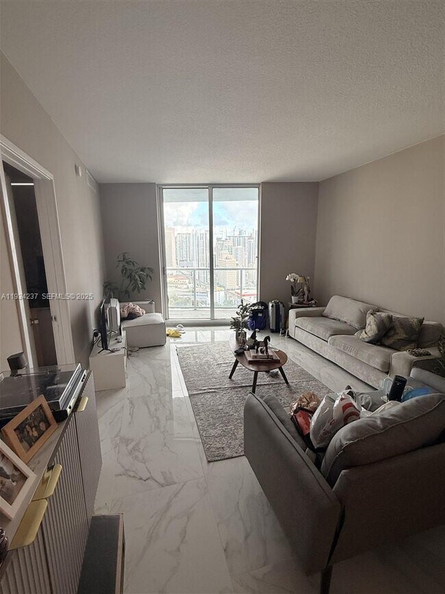 Photo - 185 SW 7th St Unidad 3109