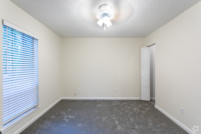 1BR, 1BA - 732 SF