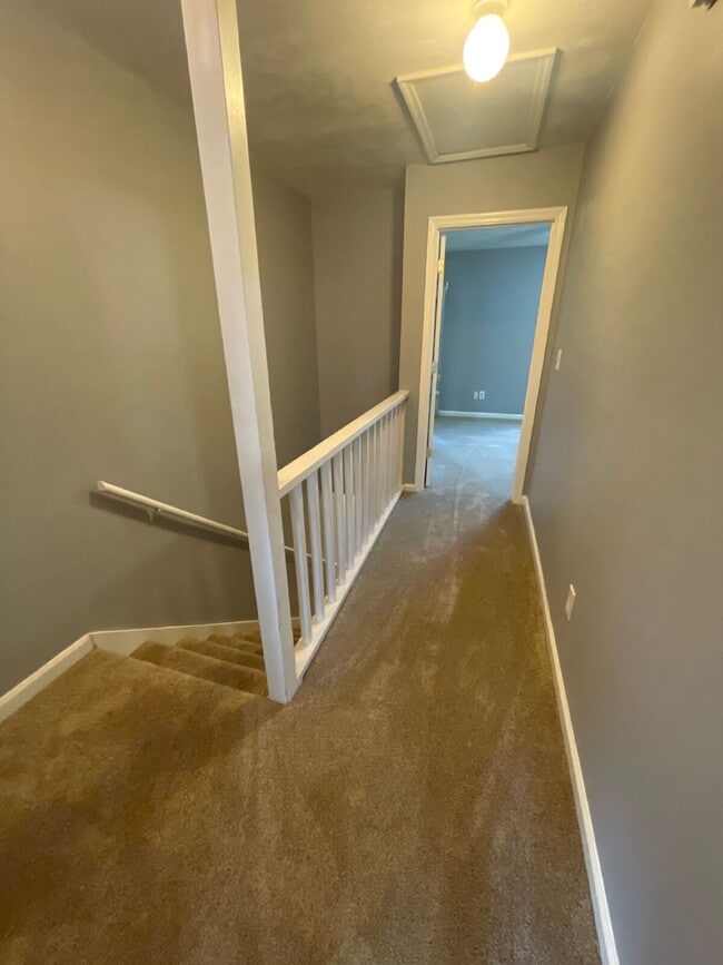 Building Photo - Affordable 2 BD 2.5 BA Townhouse off Tennessee Street