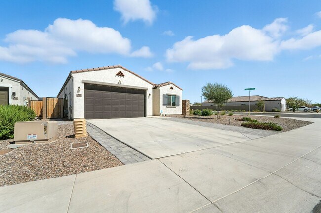 Photo - Stunning new build in Glendale, AZ!