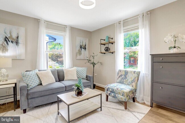 Photo - 2139 S Oxford St