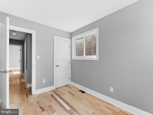 Photo - 5237 Karl Pl NE