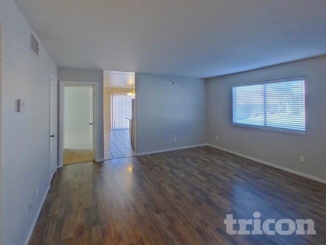 Photo - 6131 Daisy Petal St