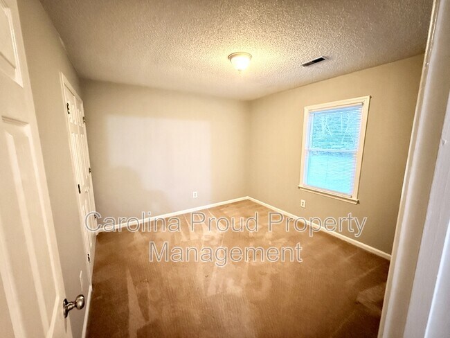 Photo - 477 Huntingridge Rd