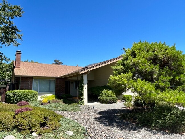 Building Photo - 266 Valley Oaks Dr