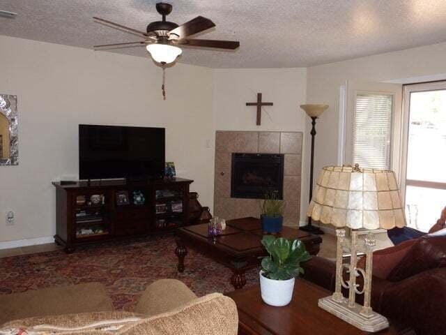 Photo - 2401 Chelwood Park Blvd NE Unidad B-1