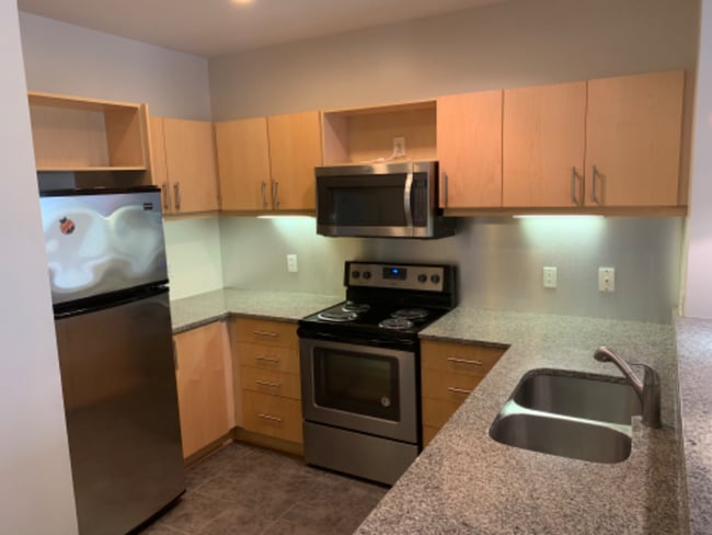 Photo - 390 17th St Unidad 3057