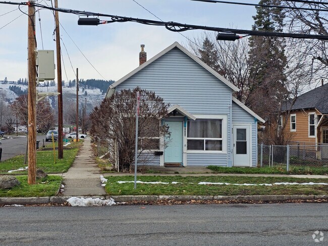 Building Photo - 2000 N Greenwood St Rental