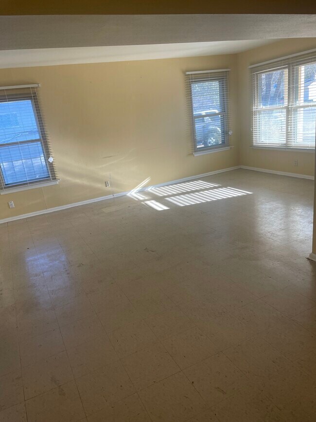 Photo - 351 Haverford Dr