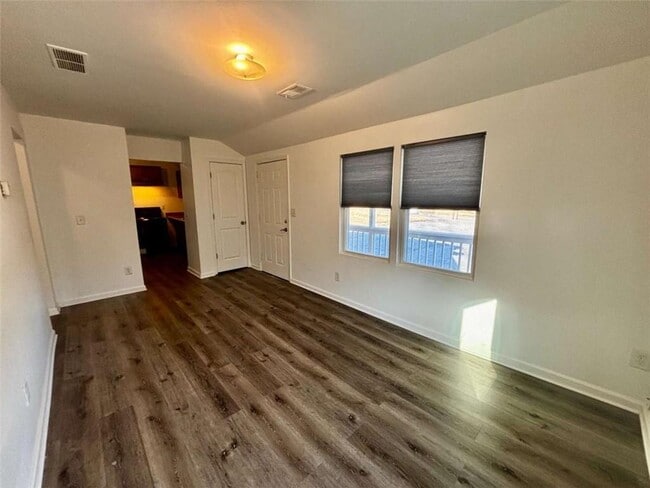 Photo - 424 Northdale Rd