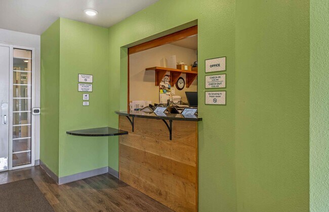 Furnished Studio-Louisville - South