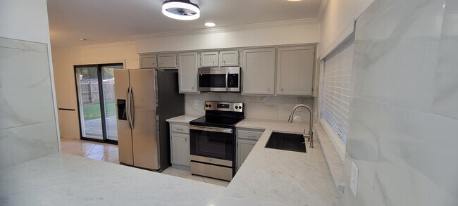 Photo - 2206 Cypress Tree Dr