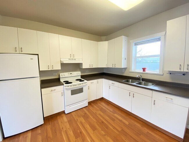 Photo - 4739 Davis Ave