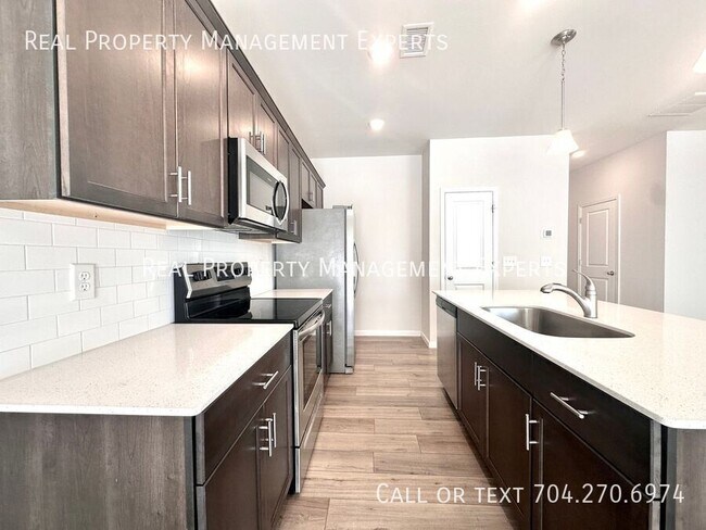 Photo - 58 Woodsdale Pl SE