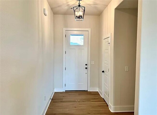 Photo - 941 Round Top St