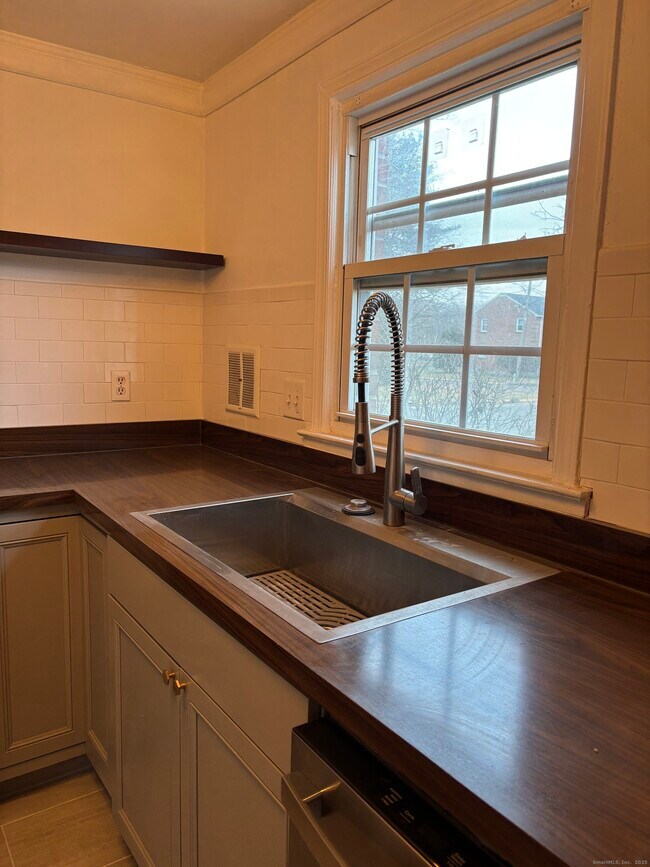 Photo - 49 Grandview Dr Unit A