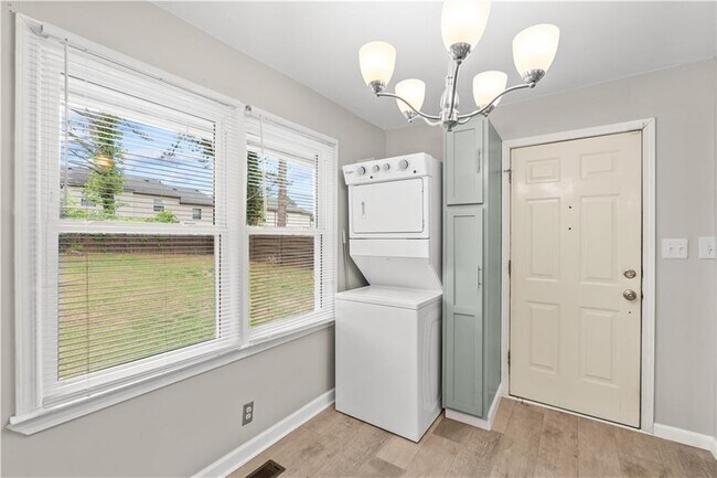 Photo - 2161 Rochelle Way SW
