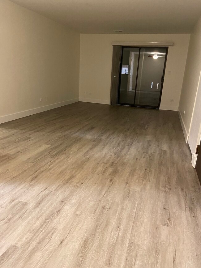 Living - 1422 Stonebridge Cir Apartments Unit M6