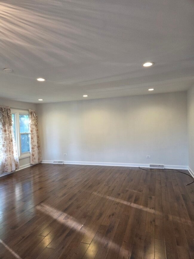 Photo - 16007 Vine Ave