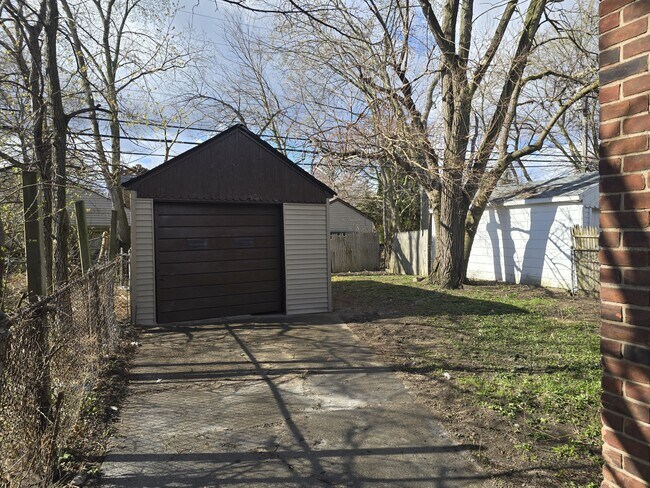 Photo - 15860 Fordham St