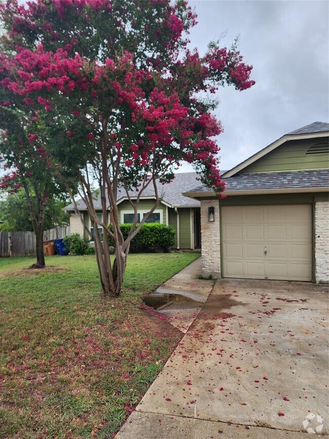 Building Photo - 11917 Sunhillow Bend Rental