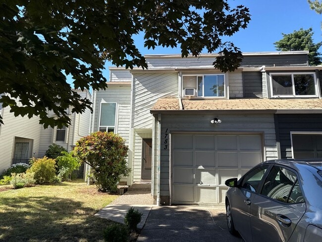close to OSU, brand new carpet and floorin... - close to OSU, brand new carpet and floorin... House