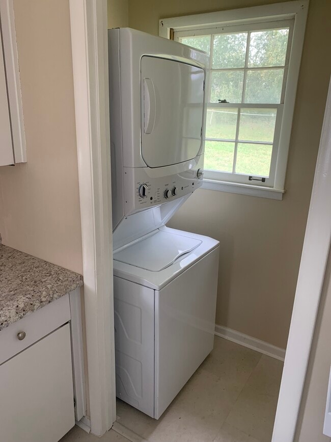 Photo - 577 Douglas Ave