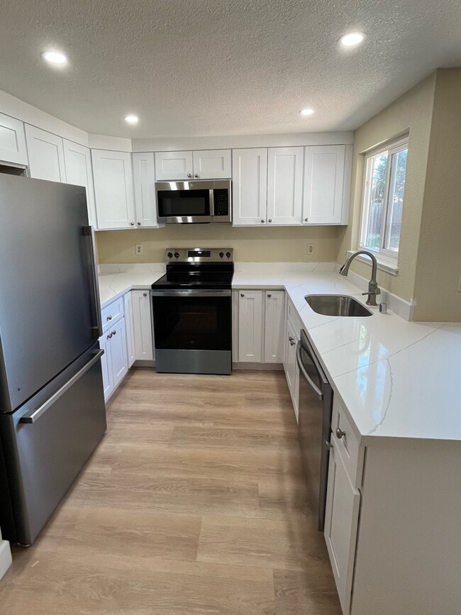 Photo - 1522 Rhododendron Dr