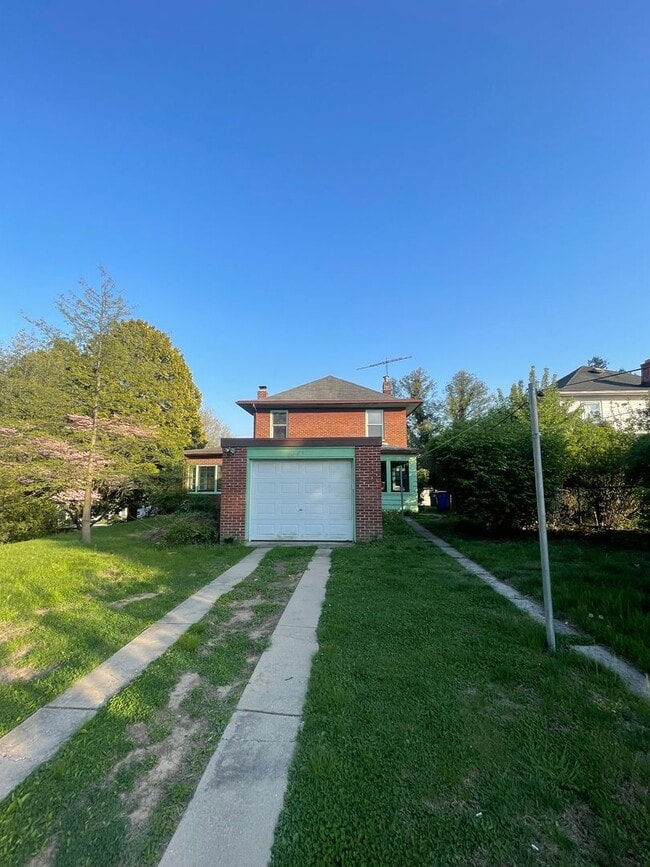 Photo - 470 Maple St