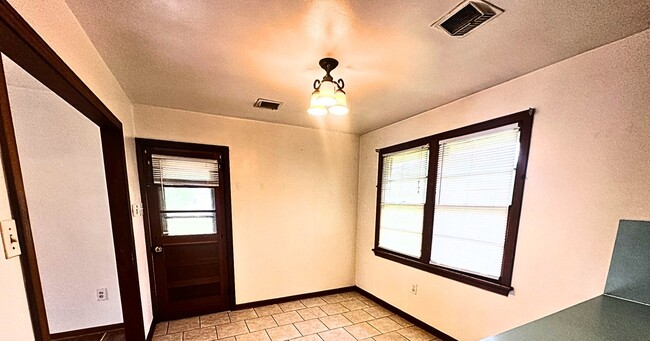 Photo - 103 Alexander Dr