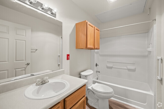 2BR, 1BA - 836SF - Bathroom