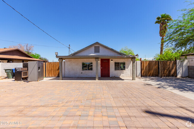 Building Photo - 2726 W Durango St Rental