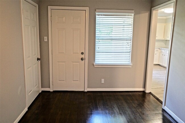 Building Photo - 2822 Almeda Plaza Dr