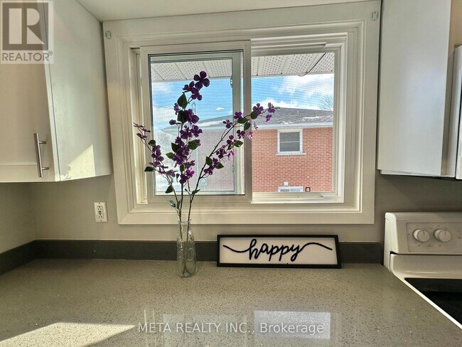 Photo - 1398 Lakefield St