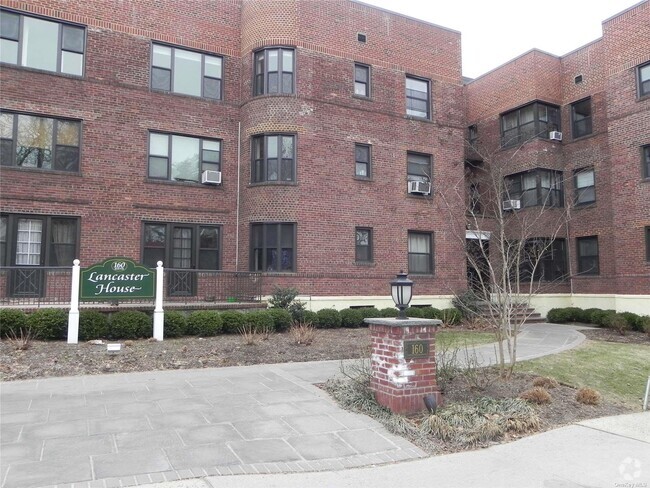 Building Photo - 160 S Middle Neck Rd Unit 2J Rental