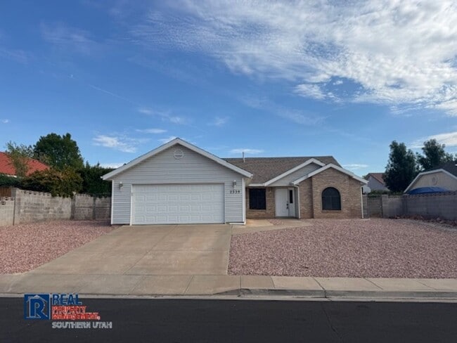 Building Photo - 4 Bedroom Home