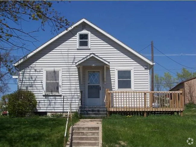 Building Photo - 101 E 1st St Rental