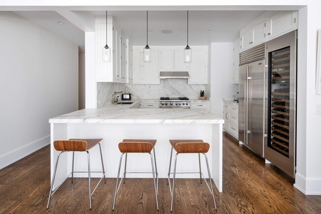 Photo - 130 W 30th St