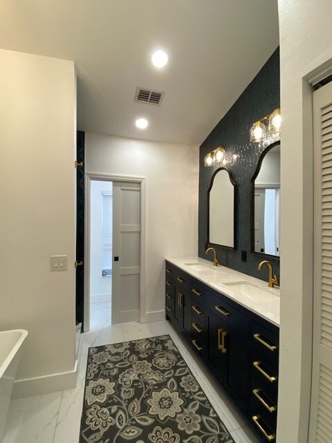 Photo - 9800 W Bay St