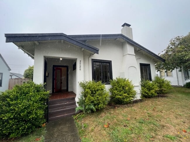 Building Photo - 2520 H St Unit 2520 H ST