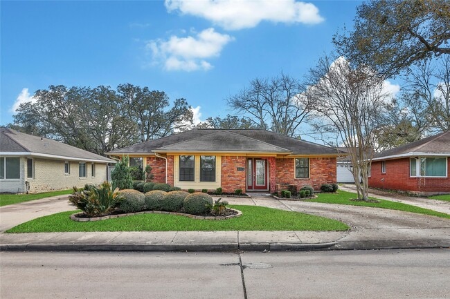 Building Photo - 3315 S Braeswood Blvd